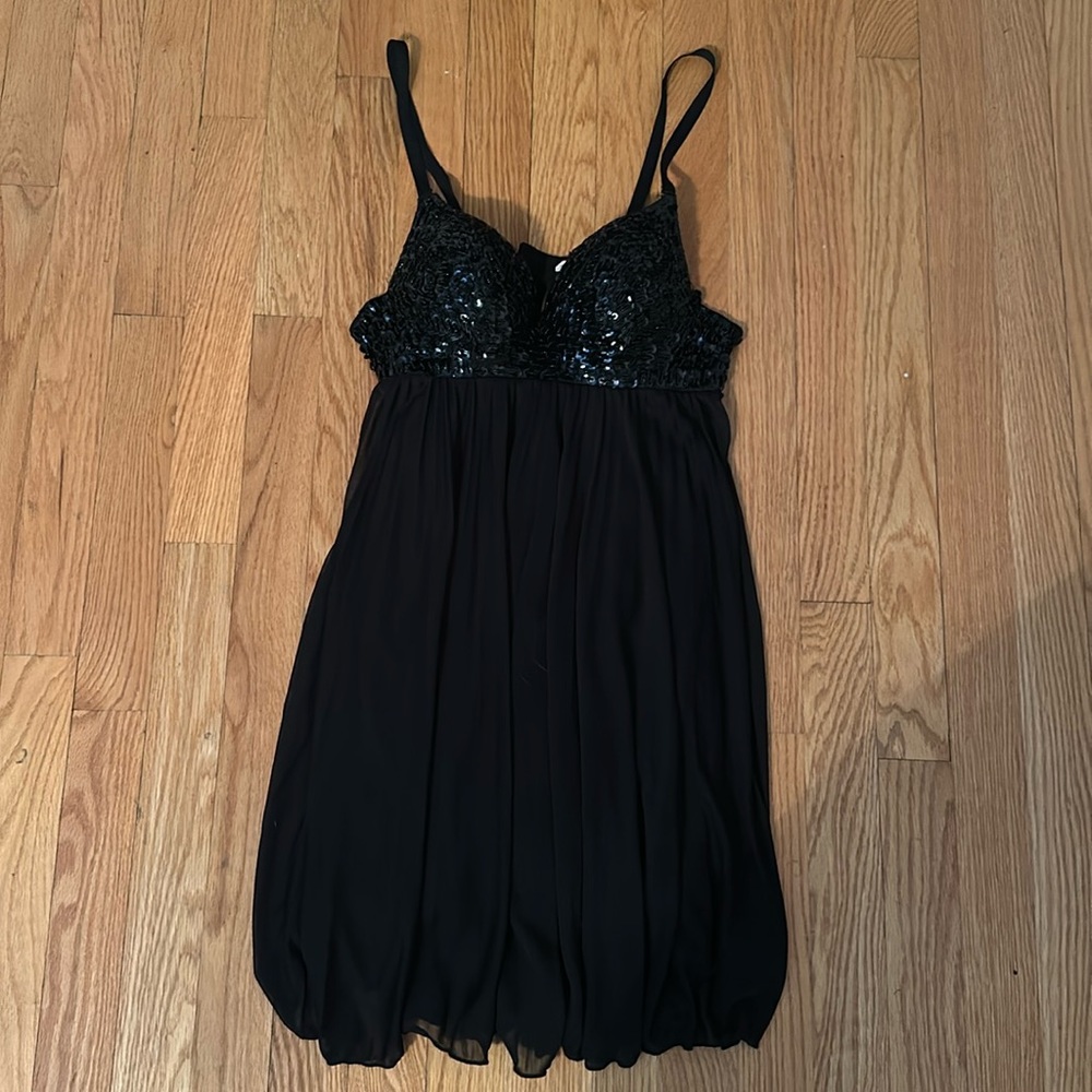 Vintage Black flowy dress with built in bra size 38/85